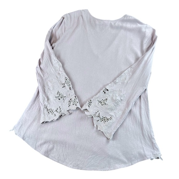 ASTR the Label Women's Embroidered Bell Sleeve Top In Dusty Lavender Size XS - Picture 7 of 8